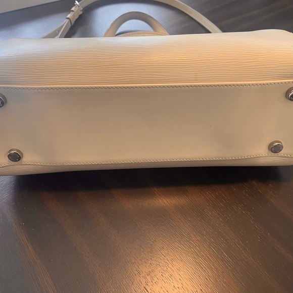Louis Vuitton 💯 Brea MM Ivory Pre Loved with Dust Bag - Picture 5 of 15